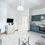 Apartamento Centrally Located 1 Sea Eats And Bus Right In Front *
