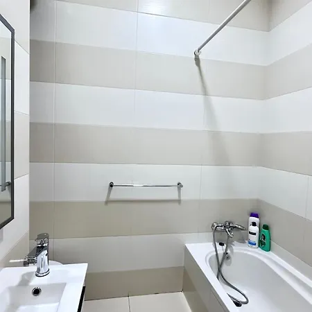 Centrally Located 1 Sea Eats And Bus Right In Front