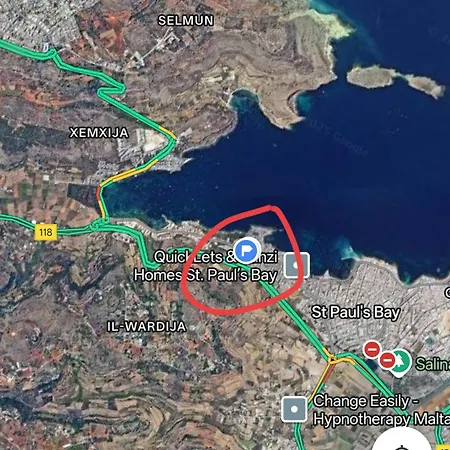 Centrally Located 1 Sea Eats And Bus Right In Front Lejlighed